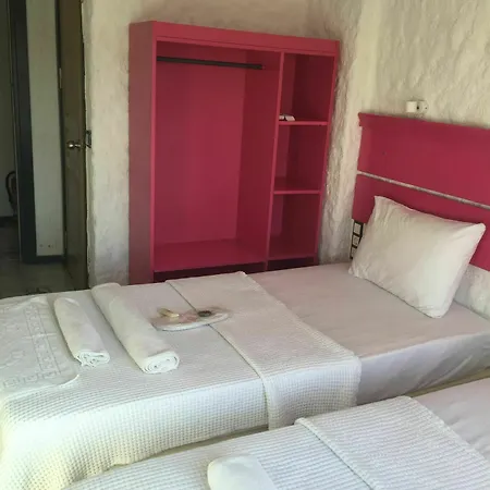 Aladam Hotel 3*